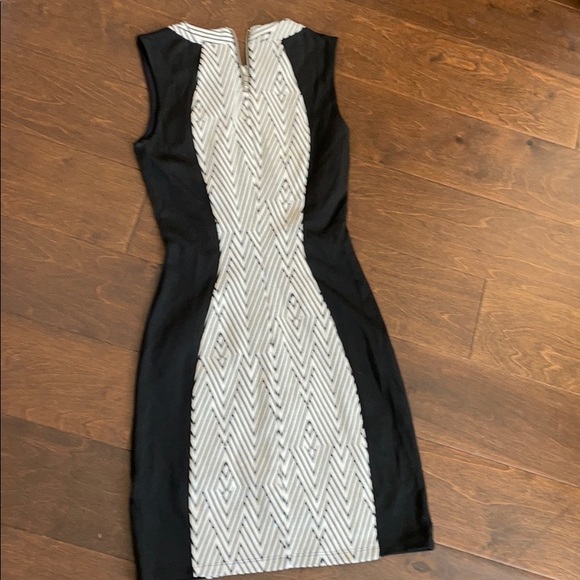Divided black & white dress Sz 4 - Picture 2 of 4